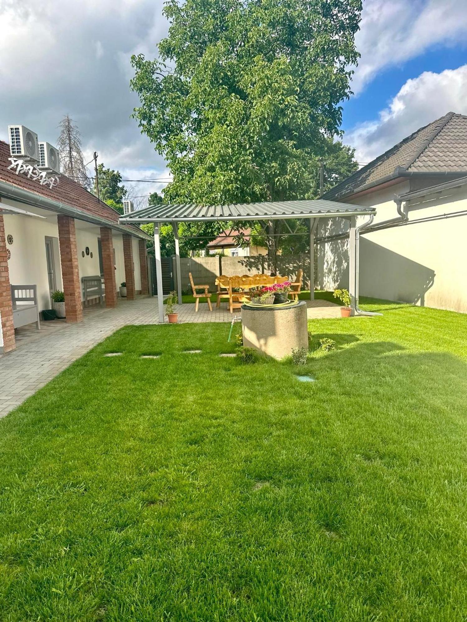 Tuenderkert Apartman Gyula Exterior photo