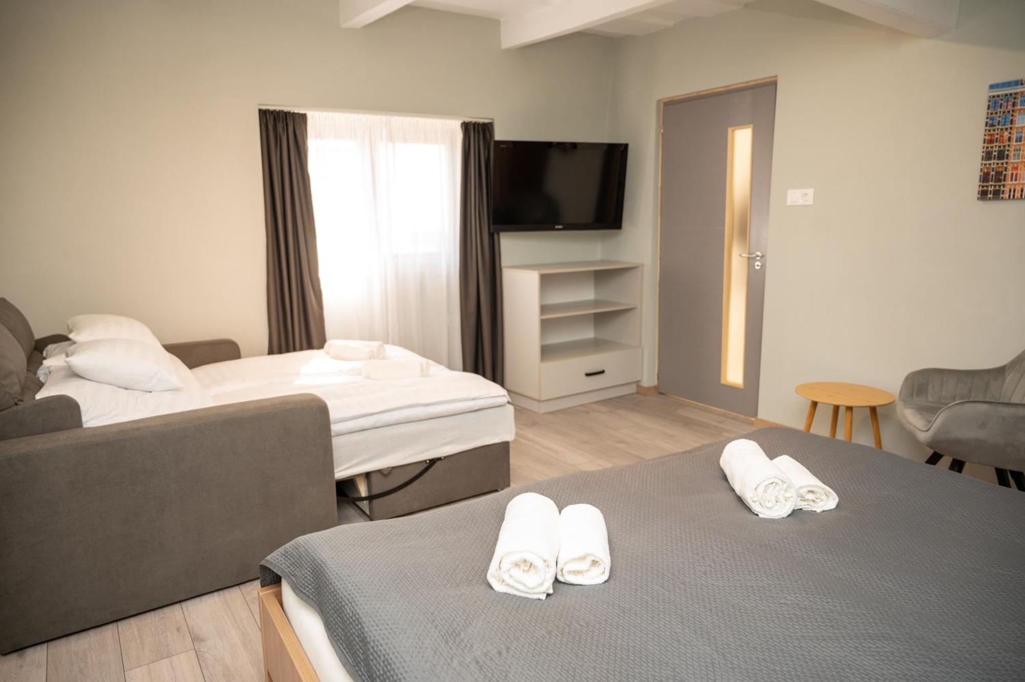 Tuenderkert Apartman Gyula Exterior photo